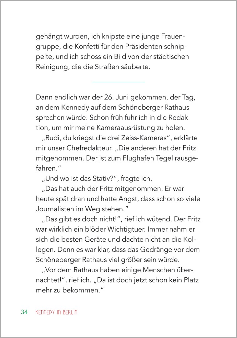 Beispielseite aus dem Buch ‚Geschichten aus den 60ern - Kurzgeschichten für Senioren‘. Die Kurzgeschichte "Kennedy in Berlin" bezieht sich dabei auf das zuvor erläuterte Ereignis.