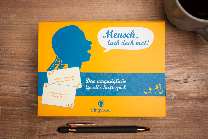 Vorderseite der Ratebox „Lach doch mal“ vom Singliesel Verlag – Ein Quiz-Spiel rund die lustigsten Scherzfragen – ein ideales Aktivierungsspiel für Senioren.